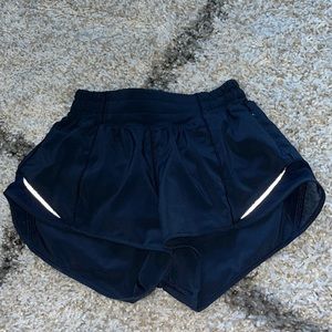 Navy hotty hot short
